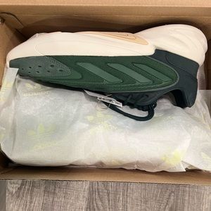 Brand New Adidas Ozelia Shadow Green Size 10